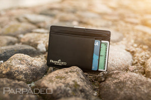 Parpadeo Ulra Slim design wallet. Genuine leather with stainless steel cash holder